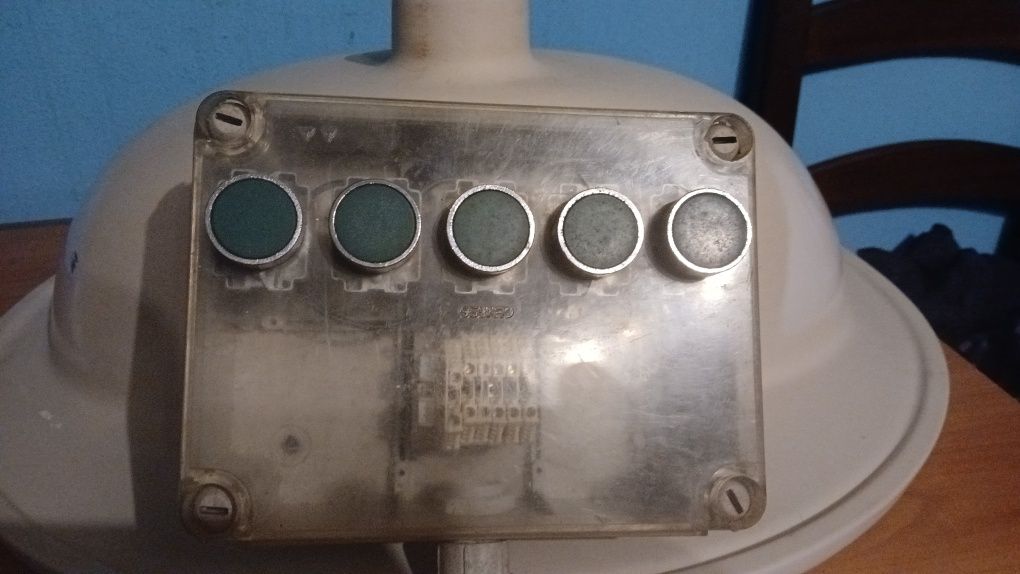 Caixa eléctrica em bom estado