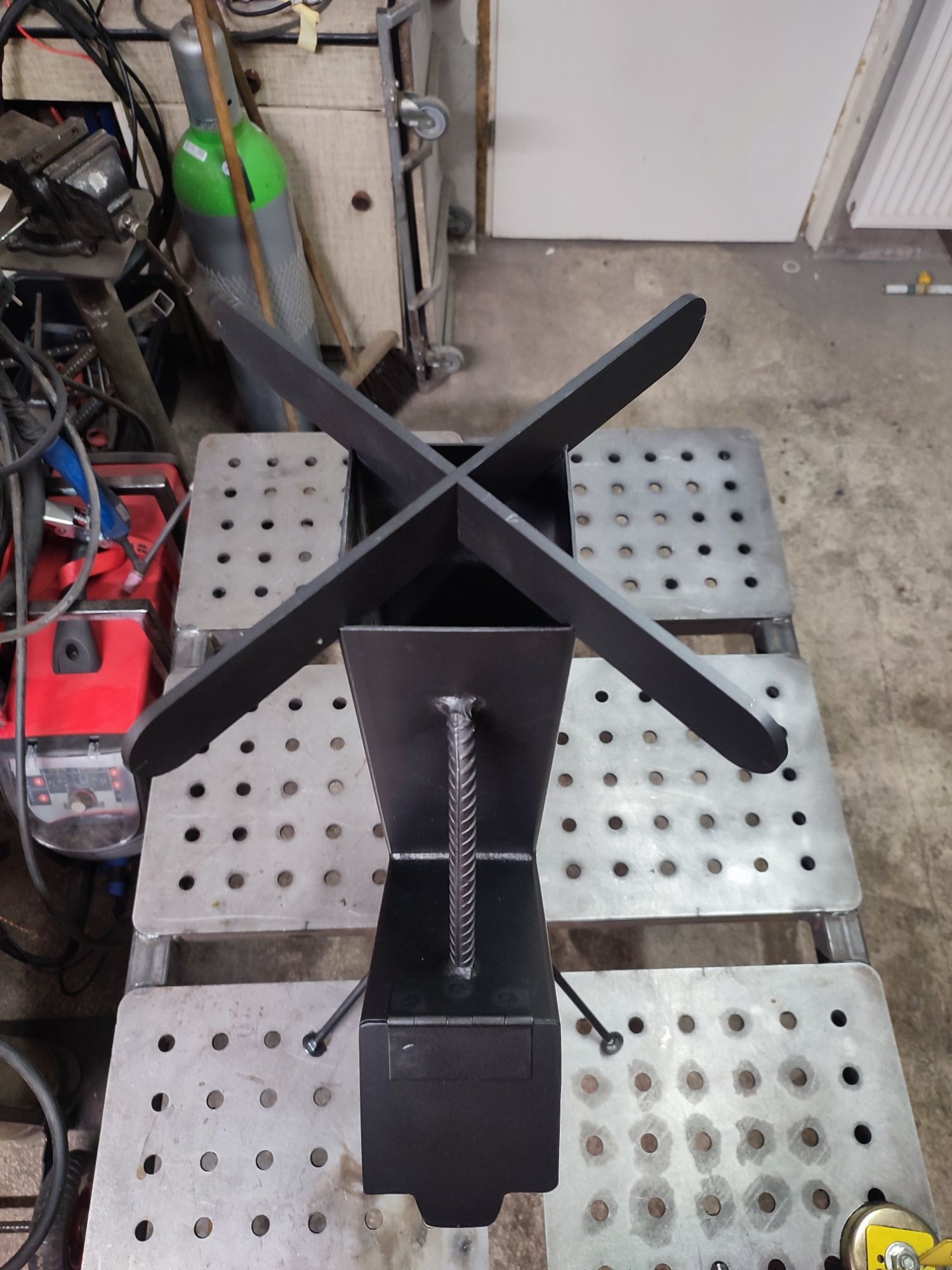 Kompaktowy piec rakietowy piecyk na camping lub ryby Rocket stove