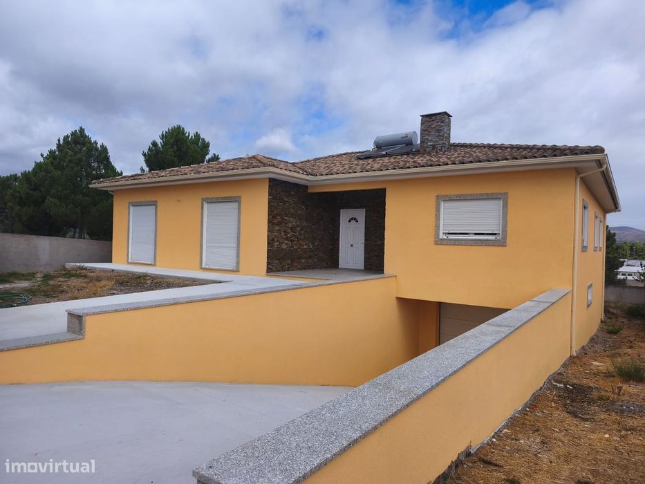 Moradia Nova V4 Em Chaves Aceitamos Permuta