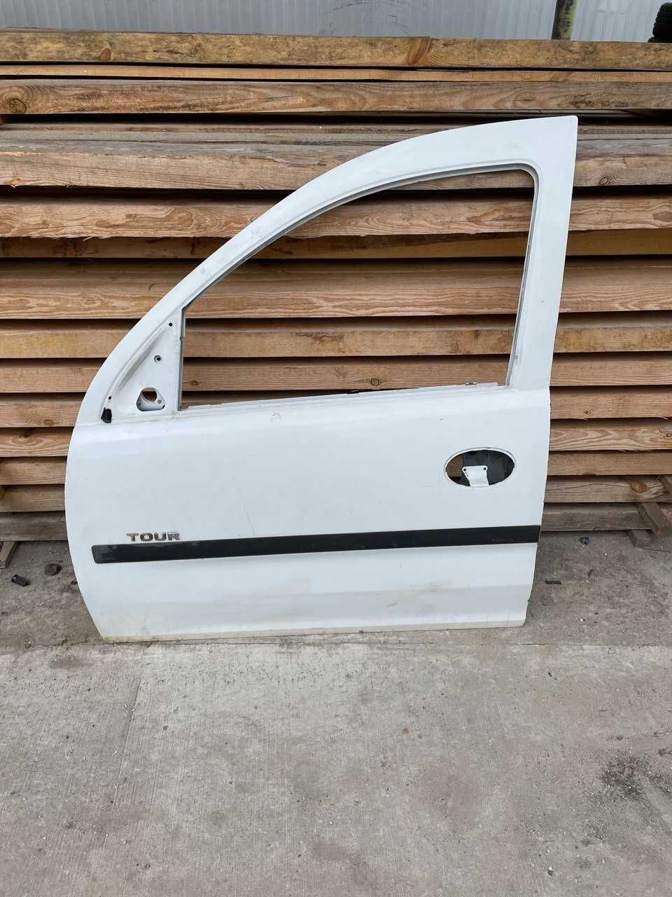 Двері OPEL Combo.