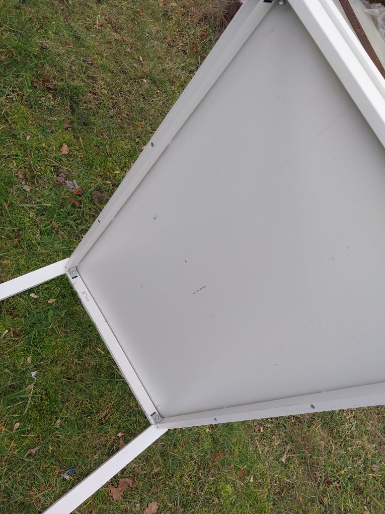 Stół z metalową ramą podstawą Ikea MELLTORP