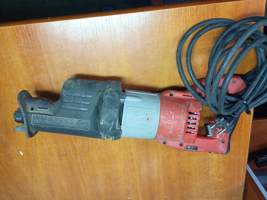 Piła szablasta lisi ogon Milwaukee SSPE 1300 RX.