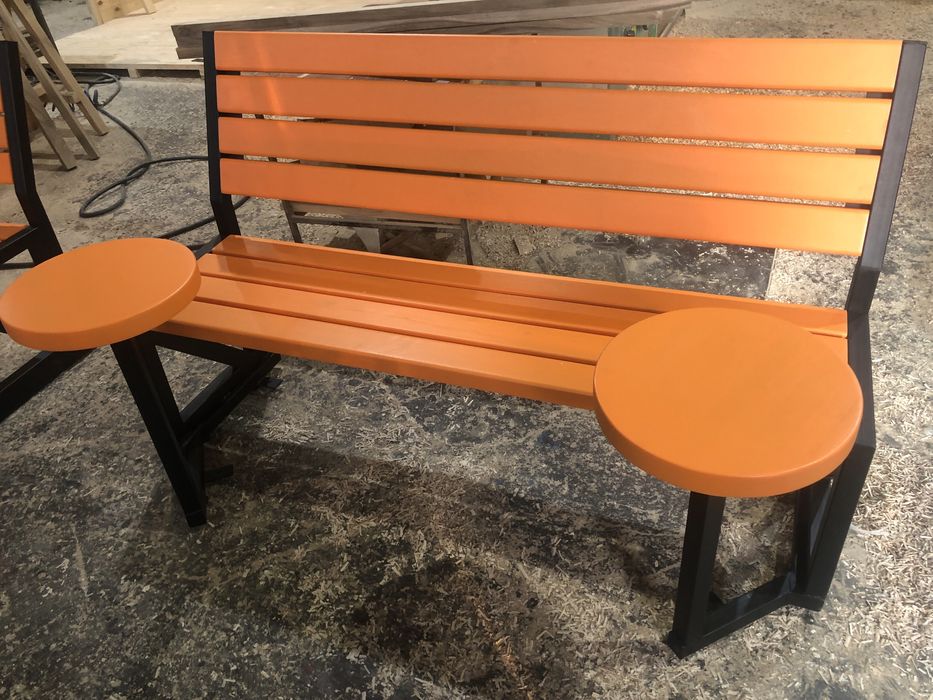 Лава паркова. Урна. Стіл.