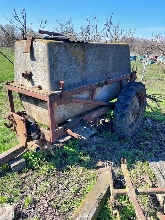 Бочка з оприскувача ціла не використовувалась