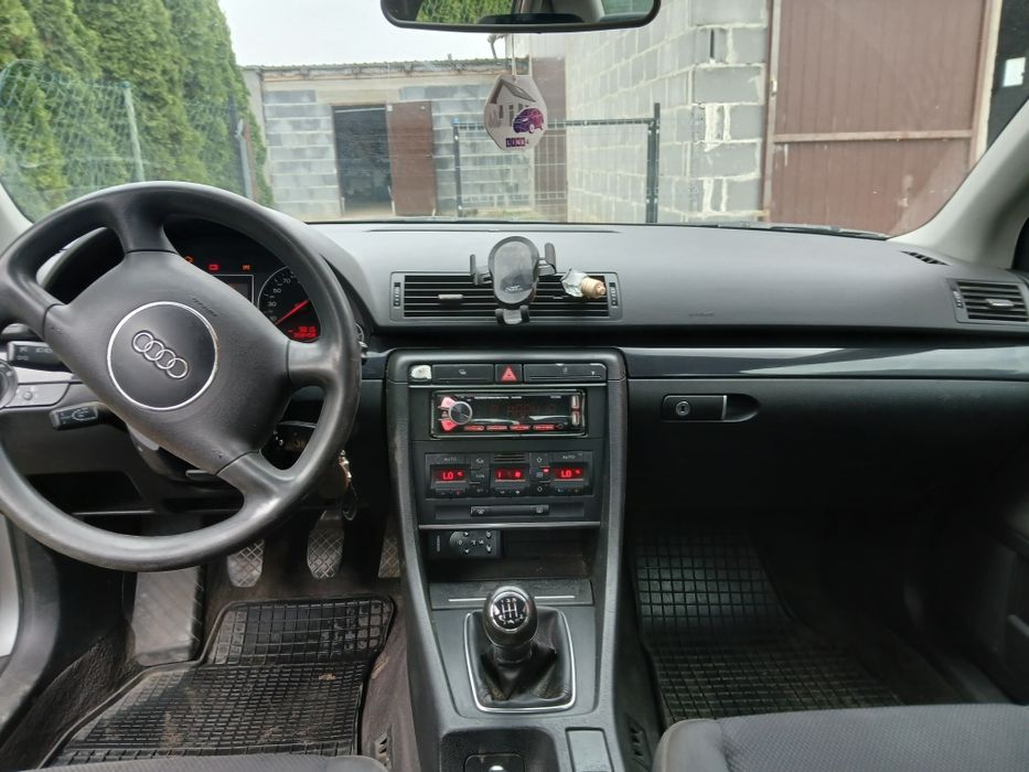 Audi A4B6 2003 gaz