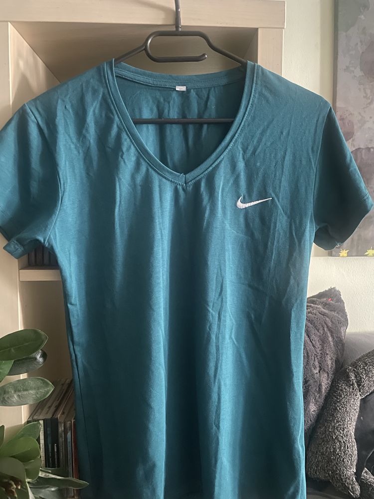 Nowy damski T shirt nike w szpic L szmaragdowy