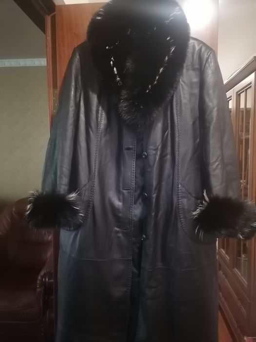 Кожаный зимний плащ на меховой подкладке