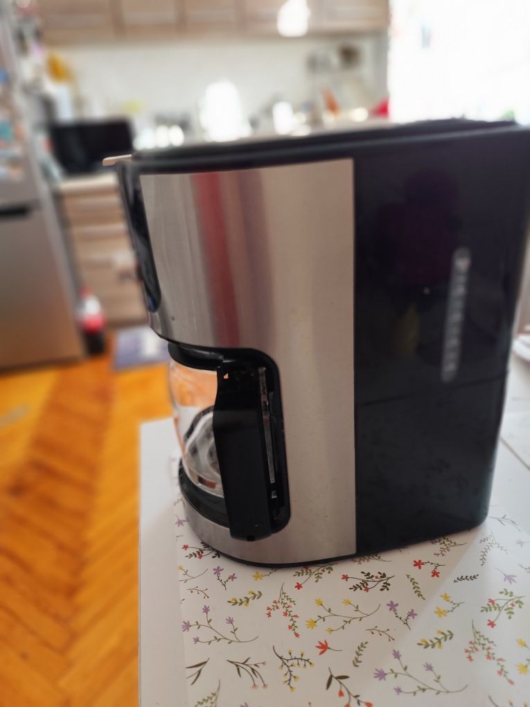 Automatyczny ekspres do kawy z młynkiem Barista