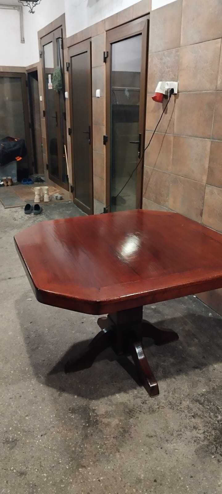 Stół w bardzo dobrym stanie