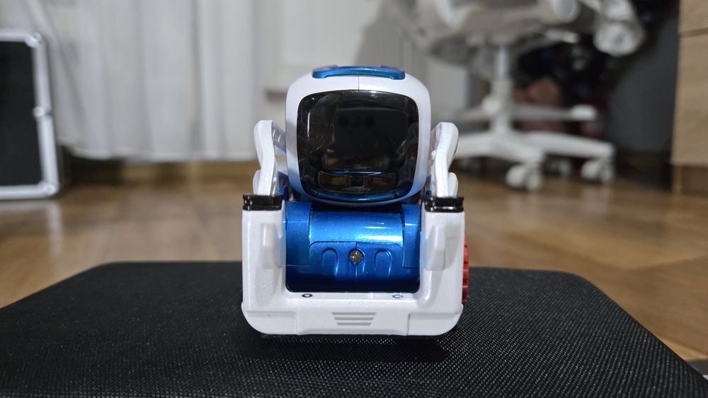Робот Cozmo от Anki (синяя лимитированная версия)