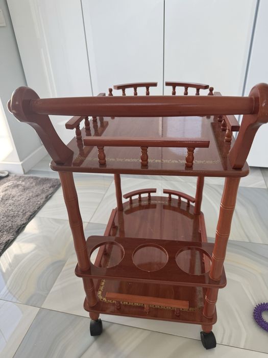 Столик-бар під напої