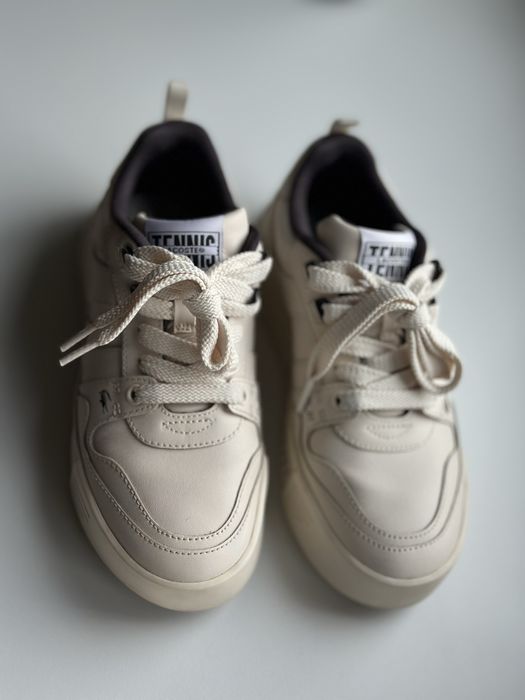 Оригінальні кросівки Lacoste