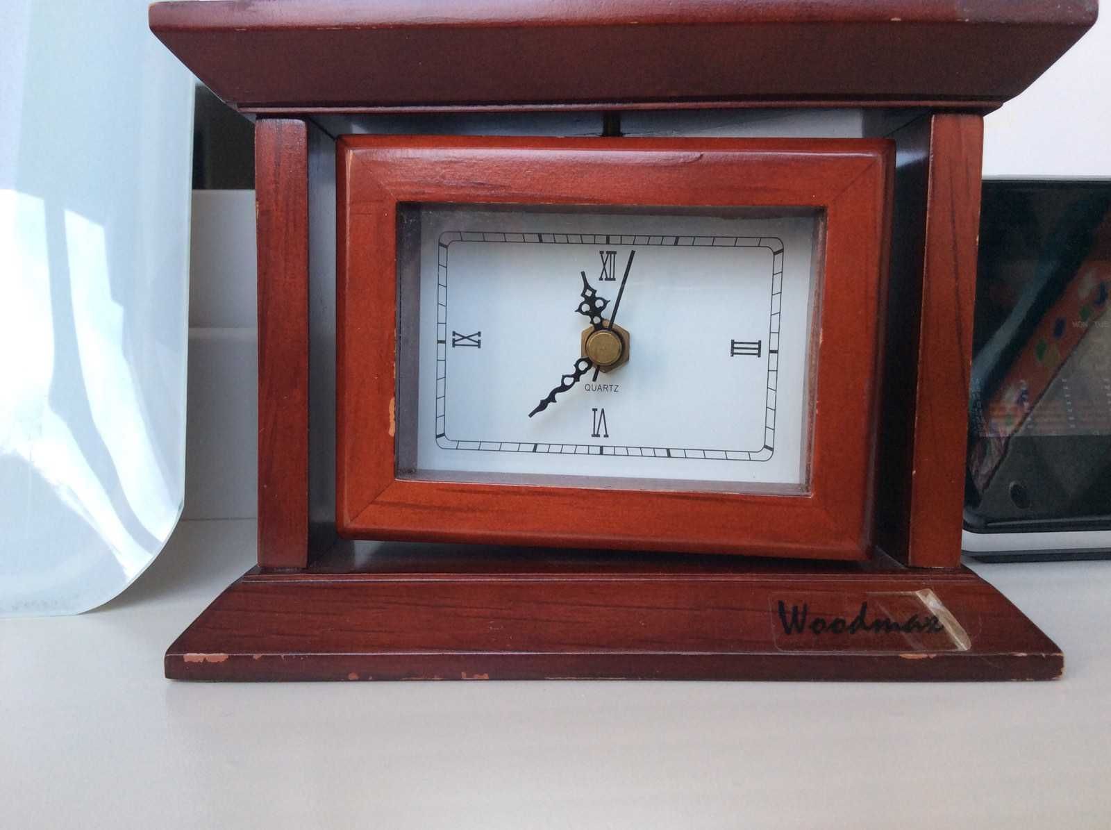 Годинник настільний, з проектором