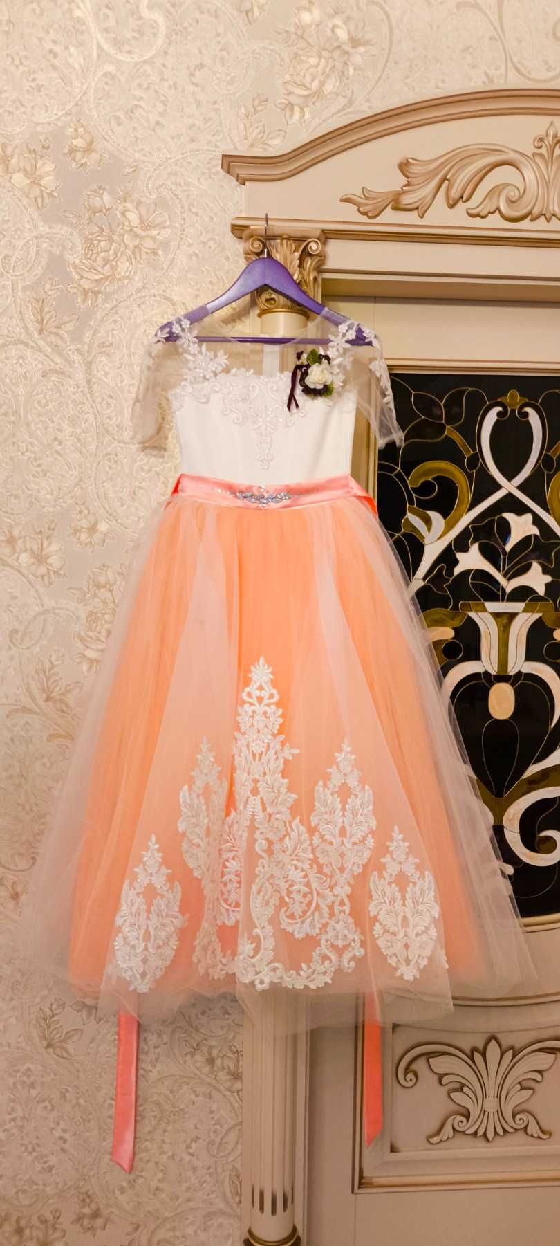 Нарядное пышное праздничное платье для девочки