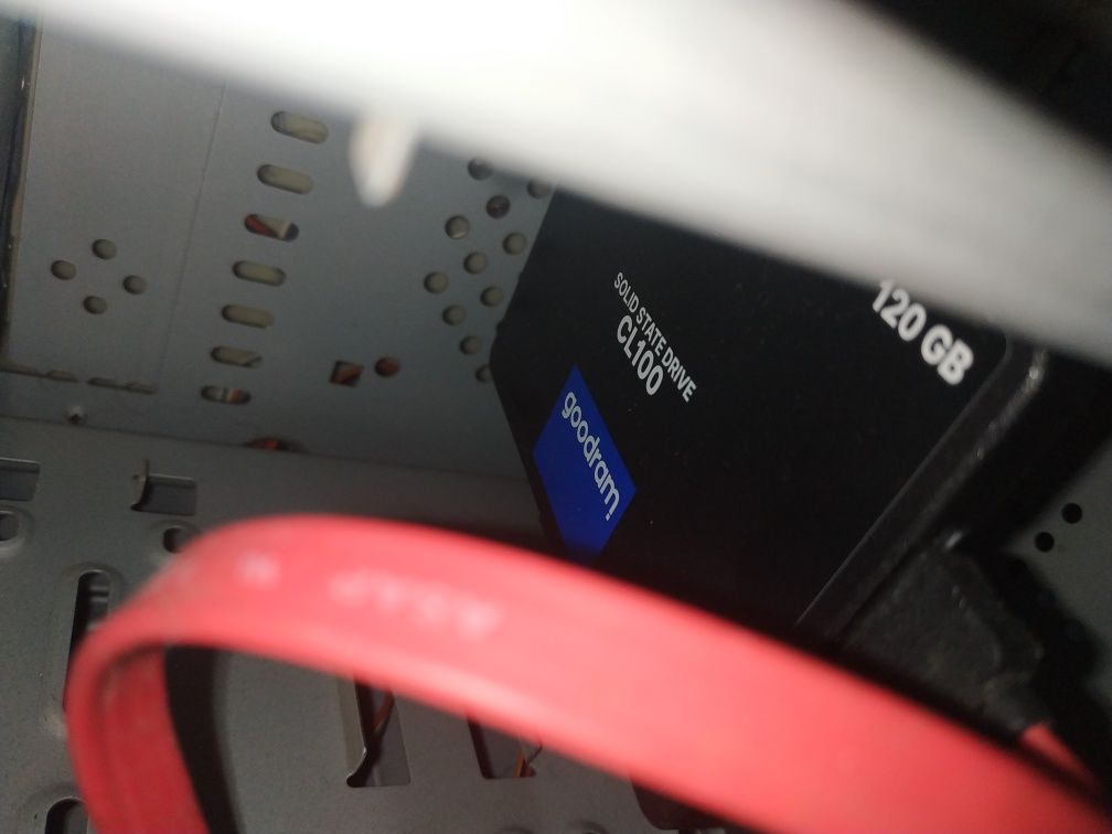 Компьютер с SSD в великому корпусі