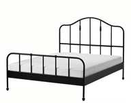 estrutura de cama e colchão de IKEA