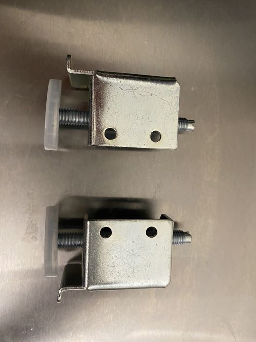 Ніжка регульована