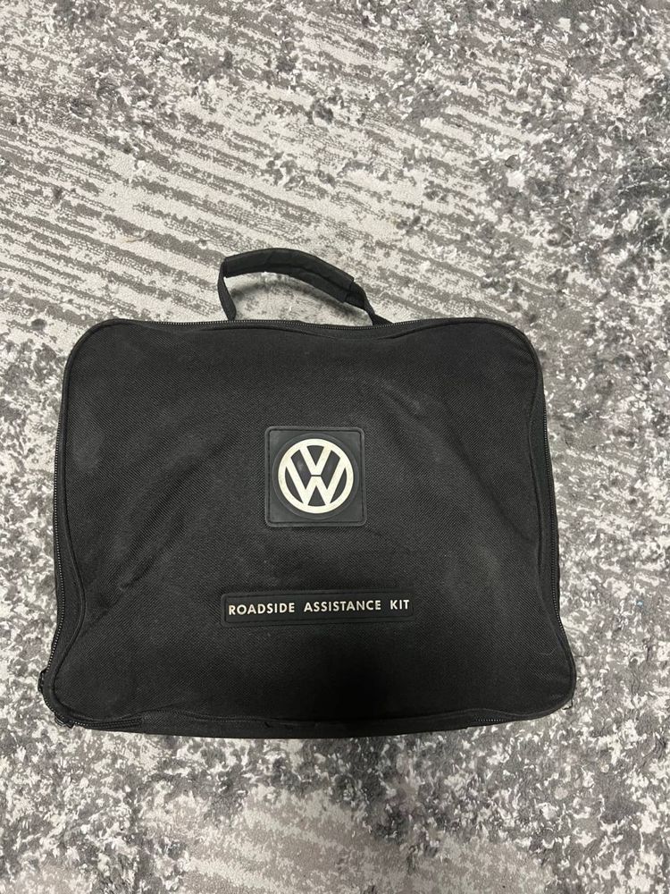 Автосумка Volkswagen з крабом та іншими засобами