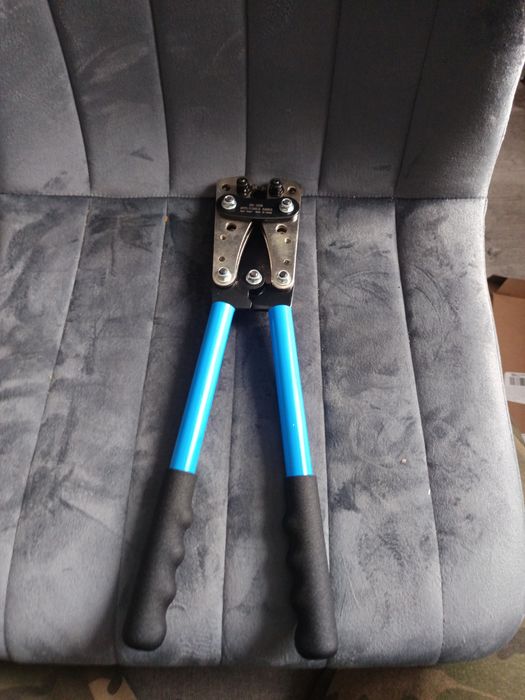 Zaciskarka do koncówek kablowych