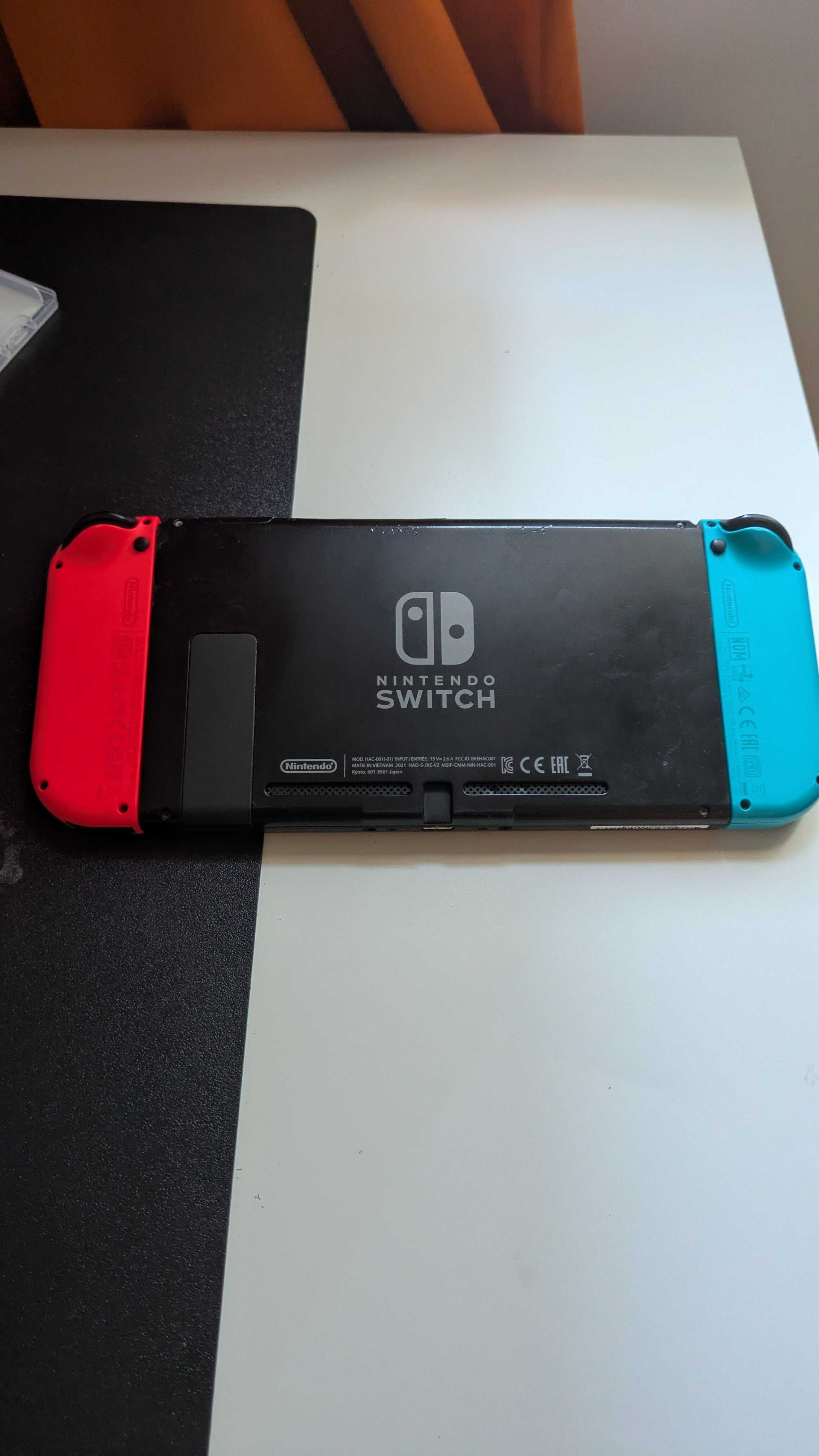 Nintendo Switch Red & Blue com 2 Jogos (Crash + FIFA 22)