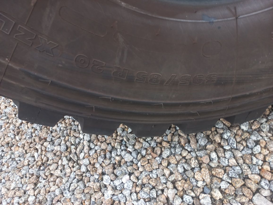Opony 395/85R20 Michelin.