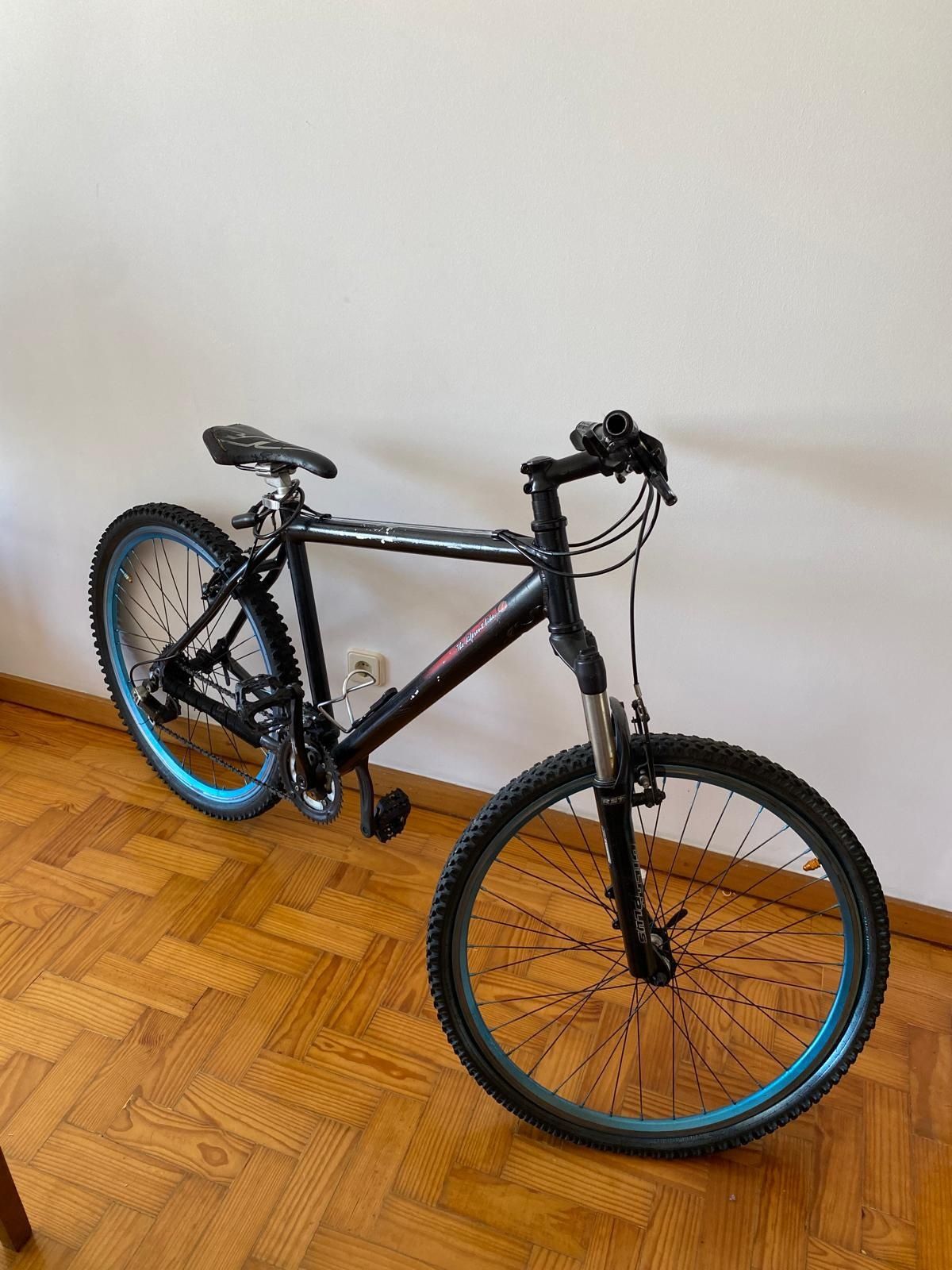 Bicicleta usada bem conservada