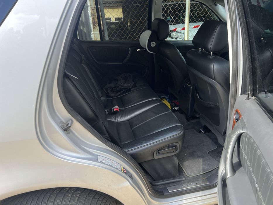 Mercedes Benz ML320. 7 osob. 3.5t hak. automat. Klima