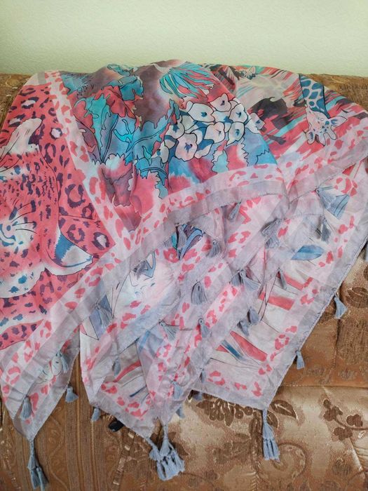 Шовковий великий шийний платок з китицями