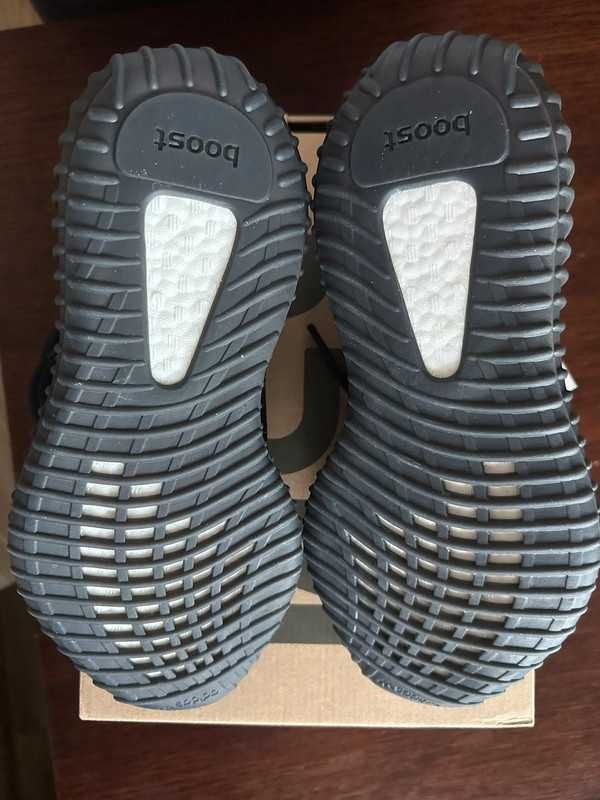 Adidas Yeezy Boost 350 V2 Oreo 40 2/3