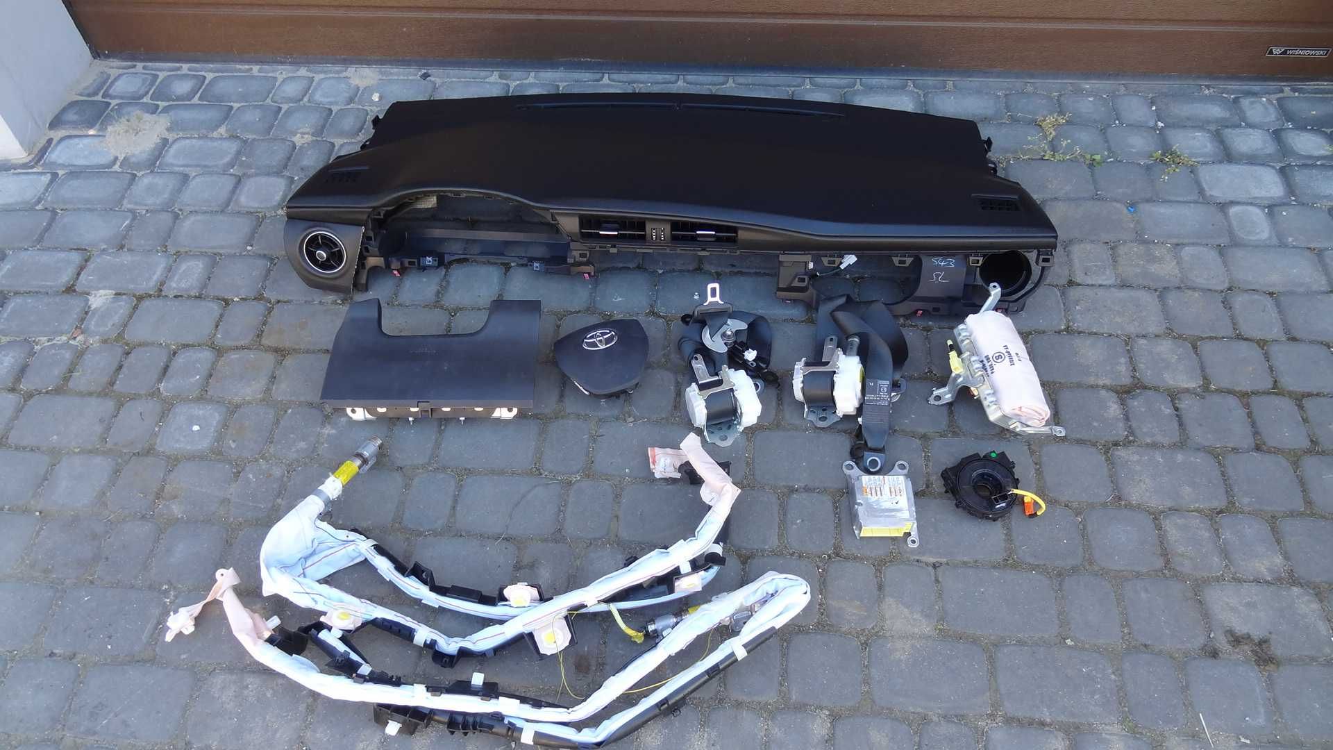 Toyota auris II  15-18 lift deska kokpit pasy airbag poduszki kurtyny