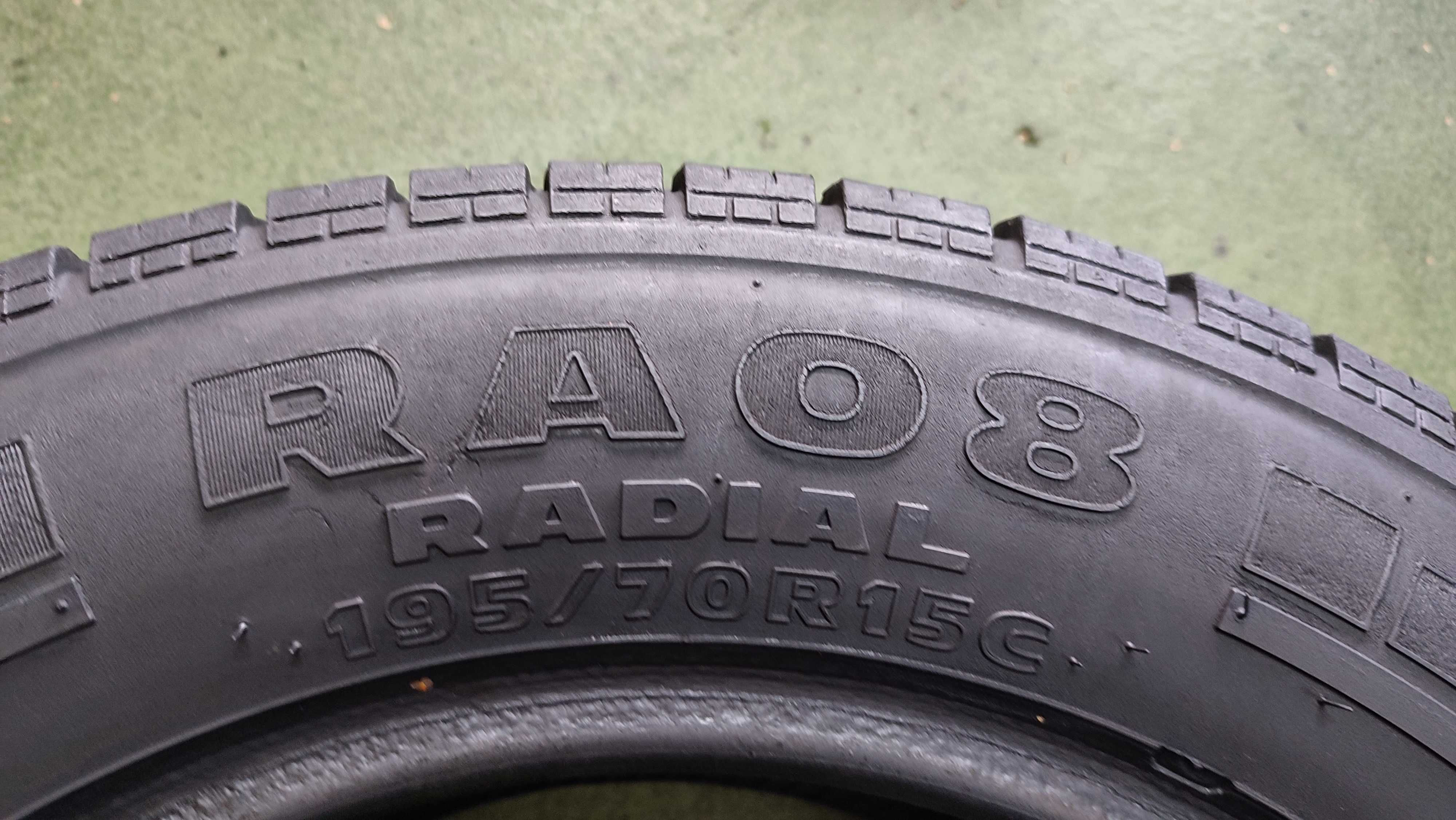 Opona pojedyncza 195 70 R15C 104/102R Hankook RA08 bieżnik 7,2mm