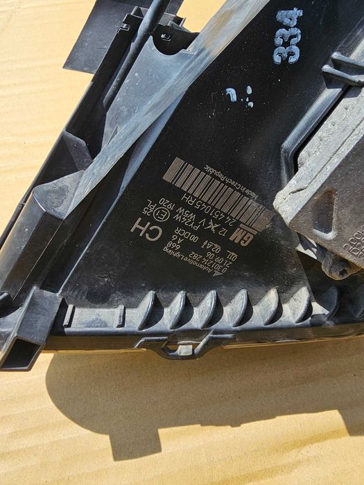 Reflektor Prawy Opel Zafira B Xenon KPL