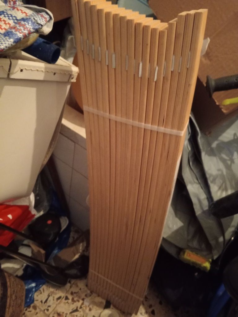 Estrado de ripas Luröy IKEA novo