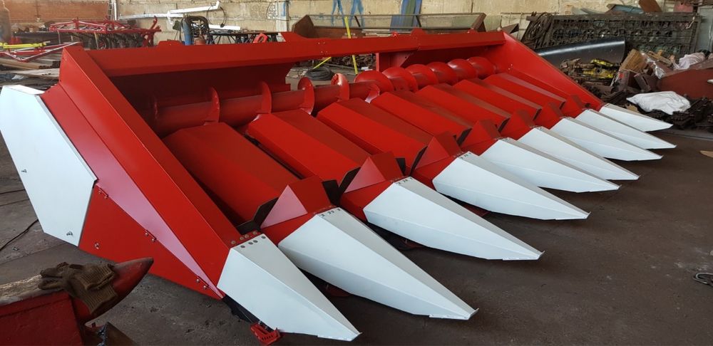 Жатка кукурузная КМС-8 под Case