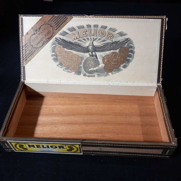 Antiga caixa de charutos