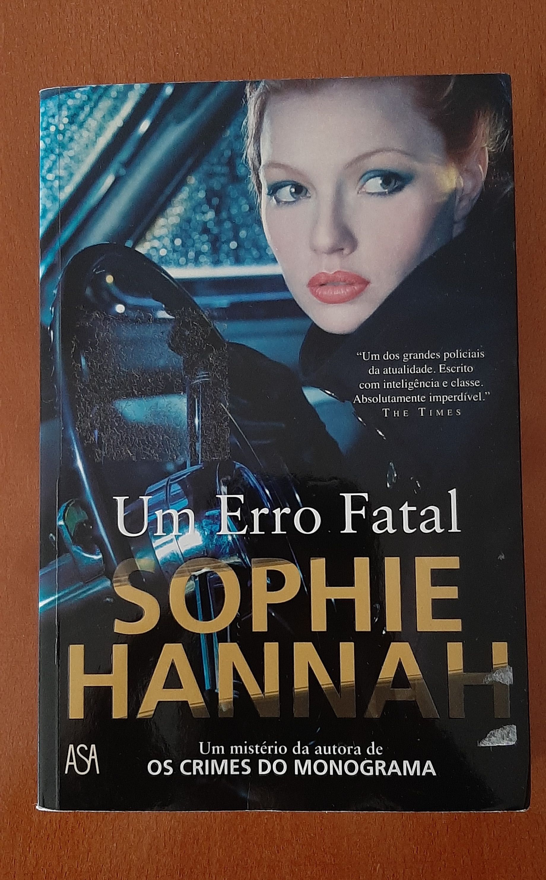 Livro "Um Erro Fatal" de Sophie Hannah