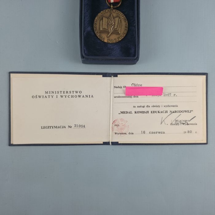 Medal Komisji Edukacji Narodowej + legitymacja