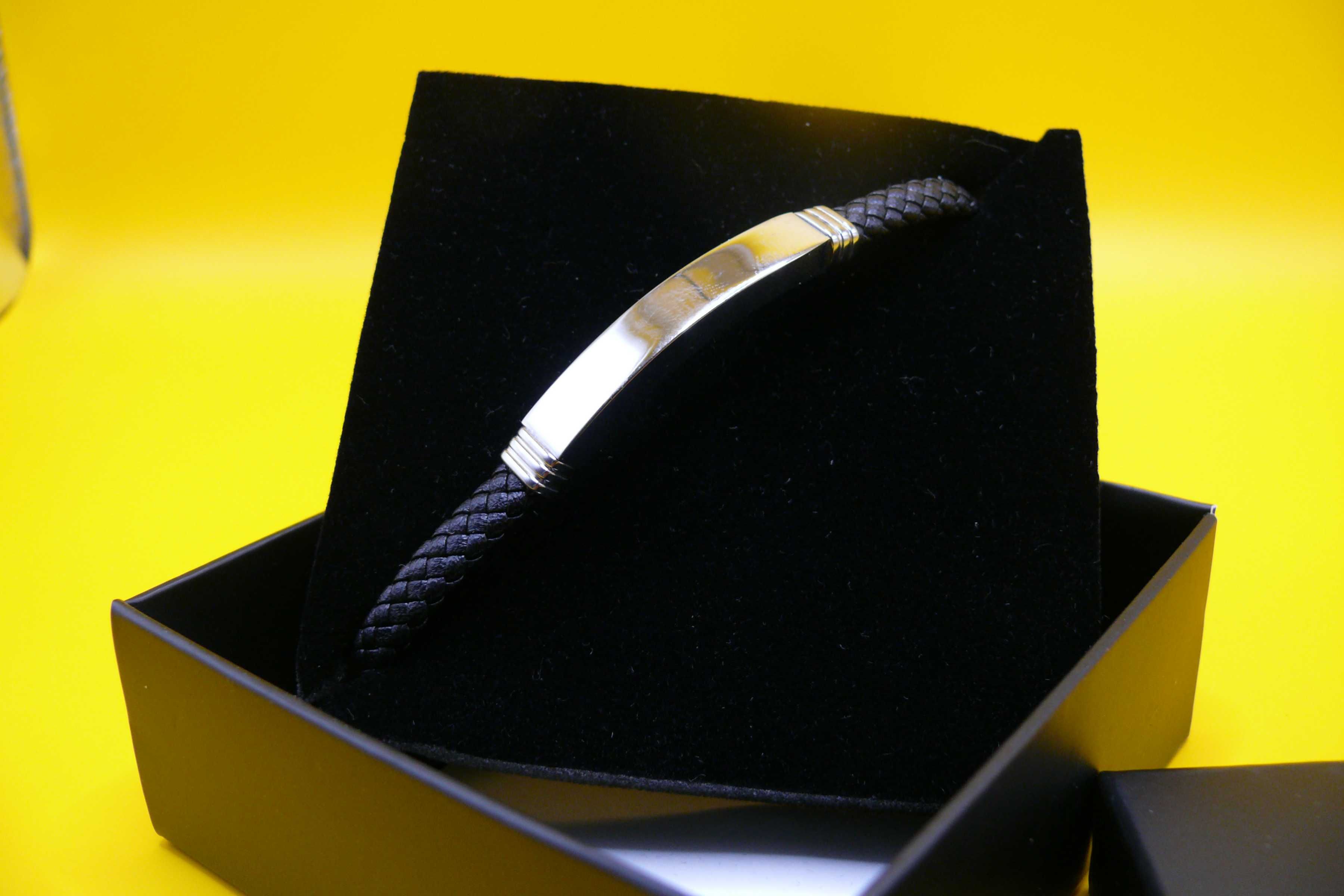 Pulseira em Couro com chapa em aço