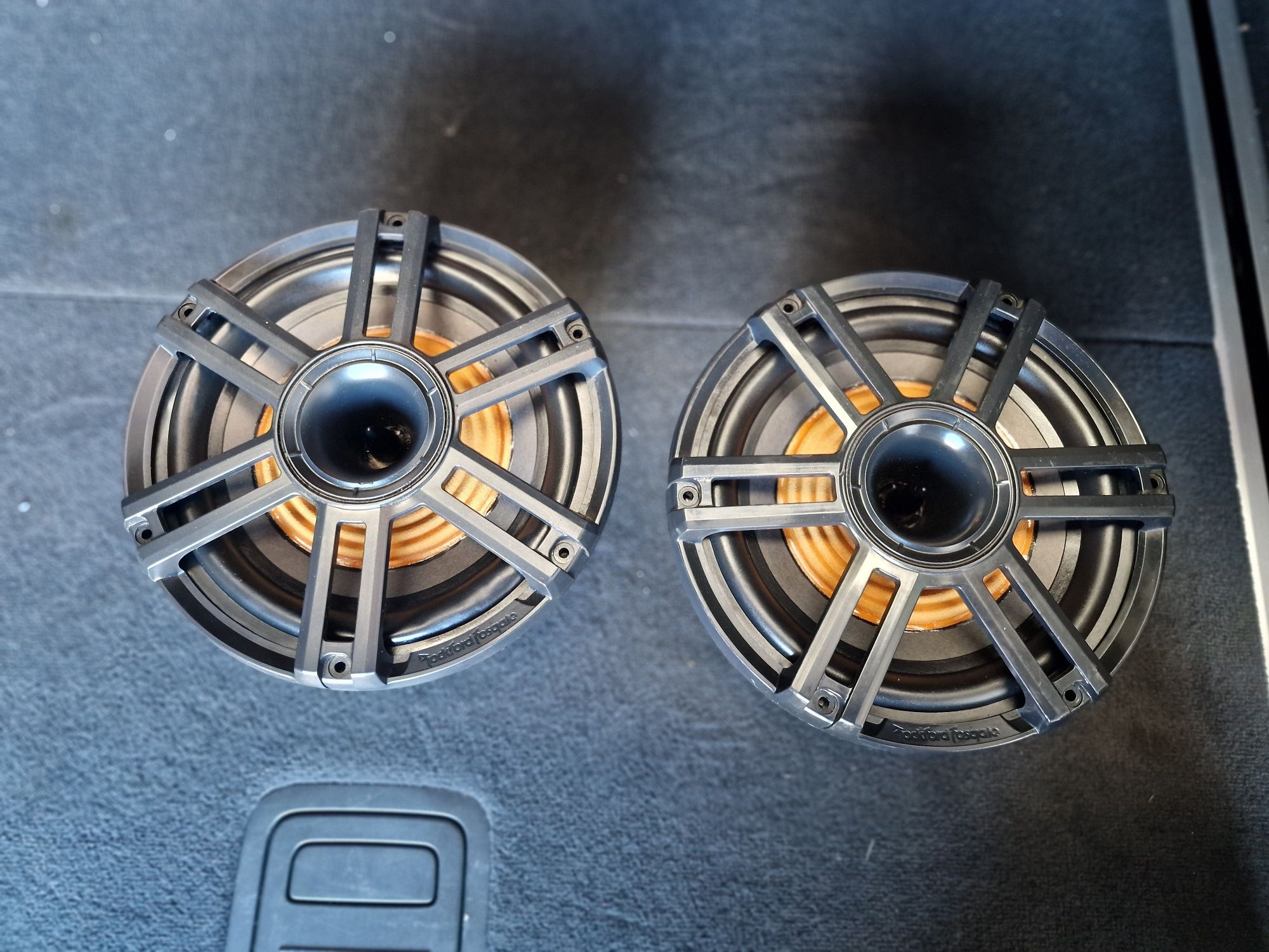 Skrzynia basowa subwoofer tuba Głośniki 20 cm Rockford Fosgate M2-8HB.