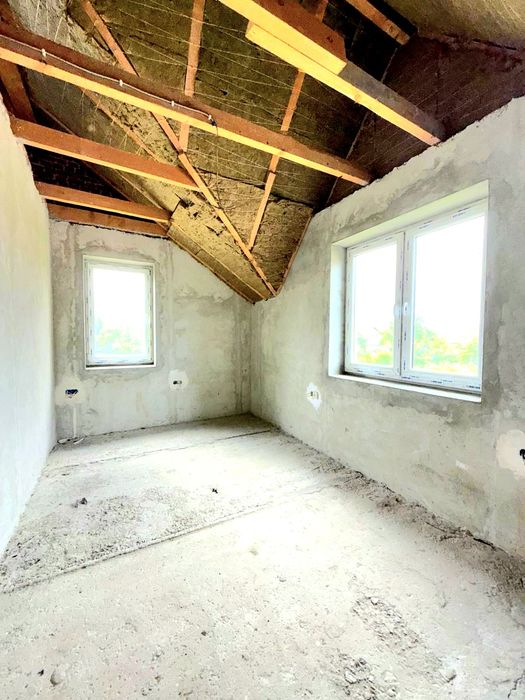 Продається 5-ти кімнатний будинок у місті Городок 30км від Львова