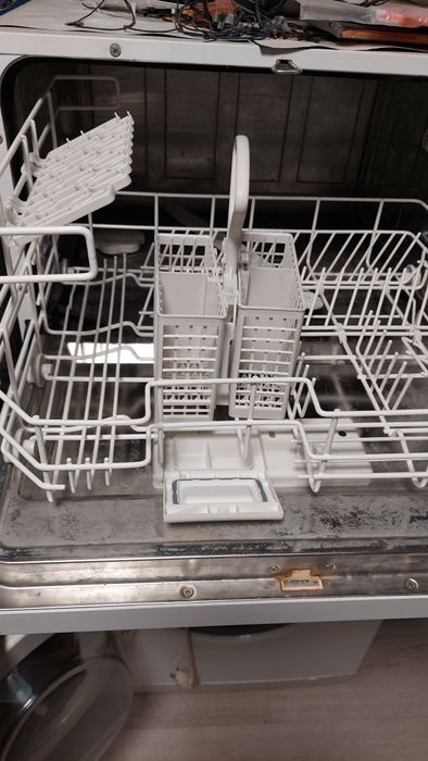 Посудомойка Зануси