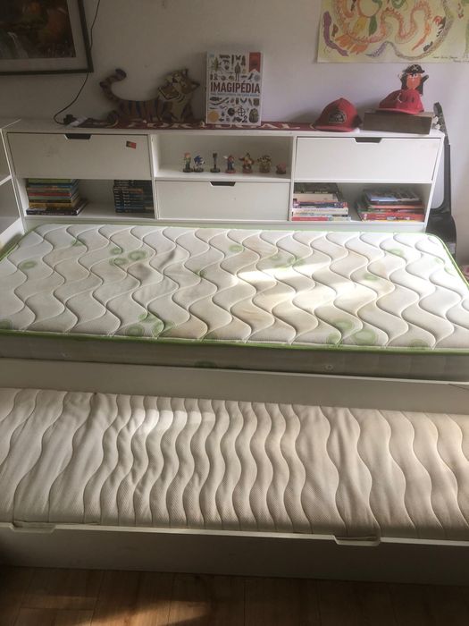 Cama dupla com arrumação