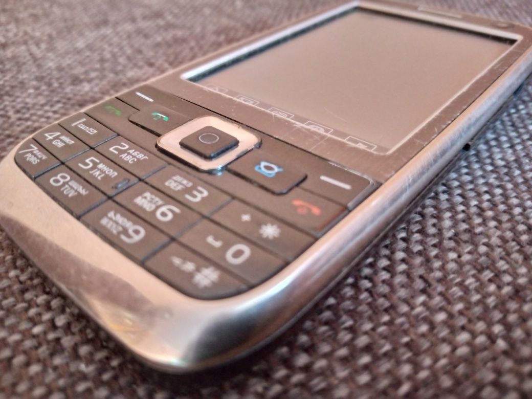 Телефон Nokia E72 TV