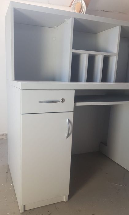 Mebel biurowy, biurko z nadstawką