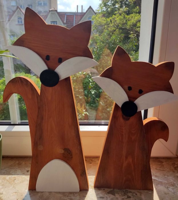 Para drewnianych lisów.