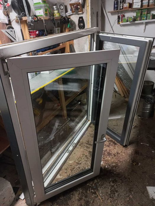 Okno z wystawy sklepowej