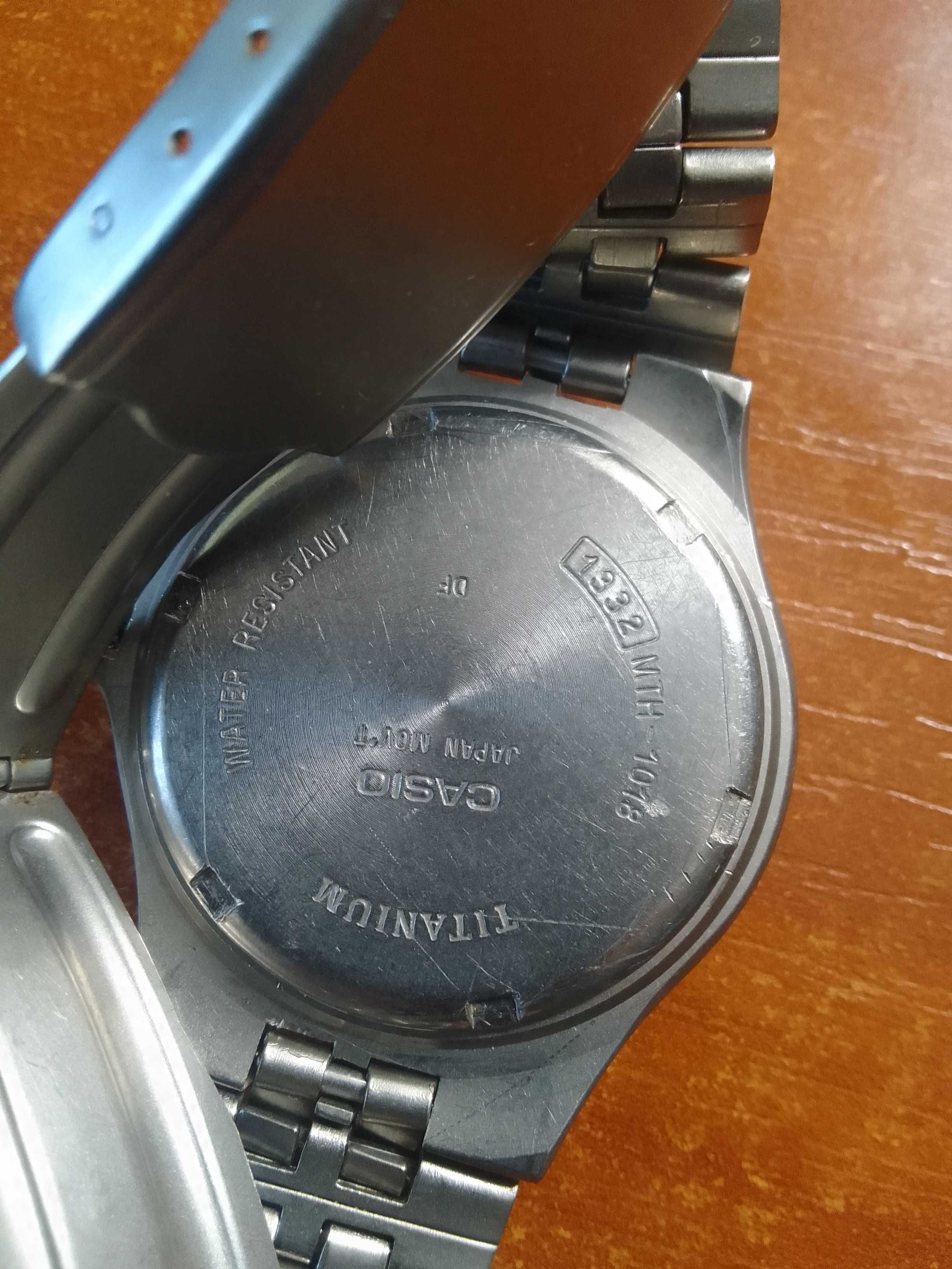 годинник CASIO титановий корпус на ходу