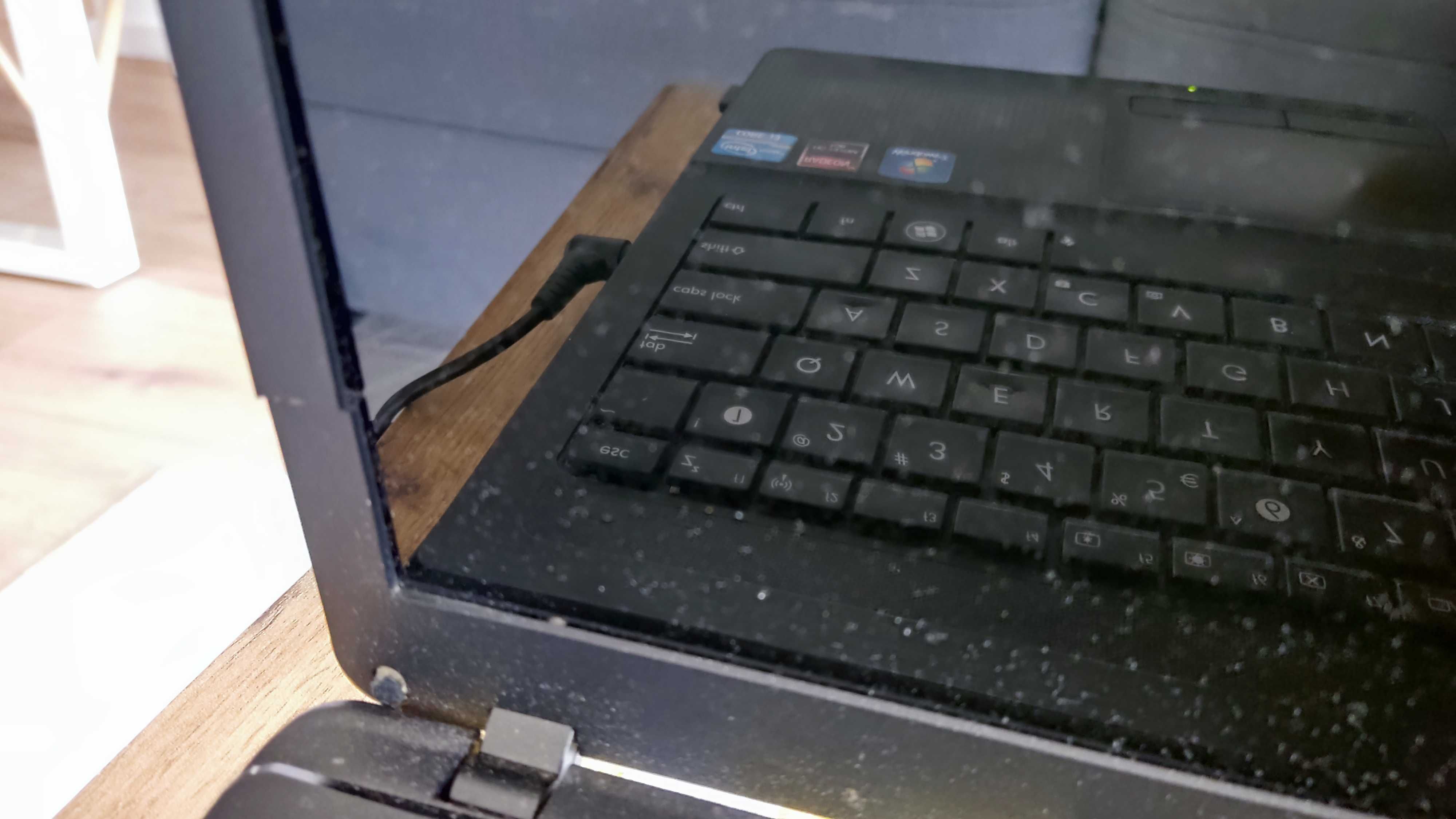 Laptop ASUS i3 – 4GB RAM – sprawny, do nauki/pracy/z części
