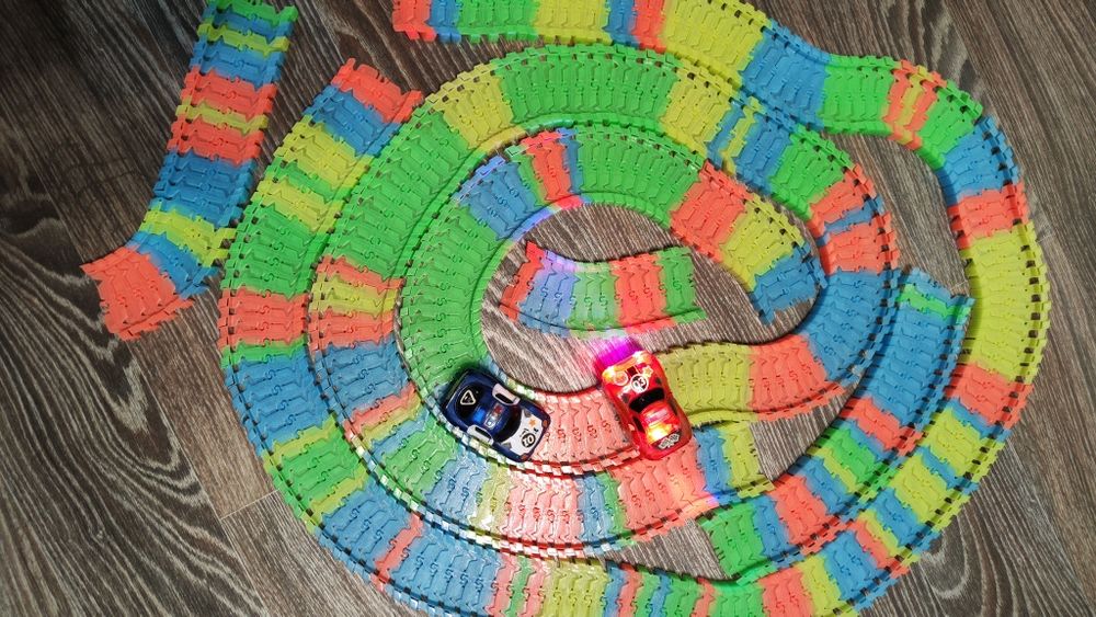 Дитяча гнучка гоночна траса з машинками
