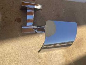 Suporte  papel higiénico com tampa acabamento cromado NK Porcelanosa